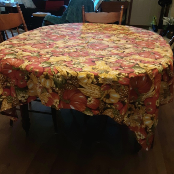 BH&G Fall Vegetable Harvest Thanksgiving Tablecloth & Oven Mitts - Picture 3 of 8